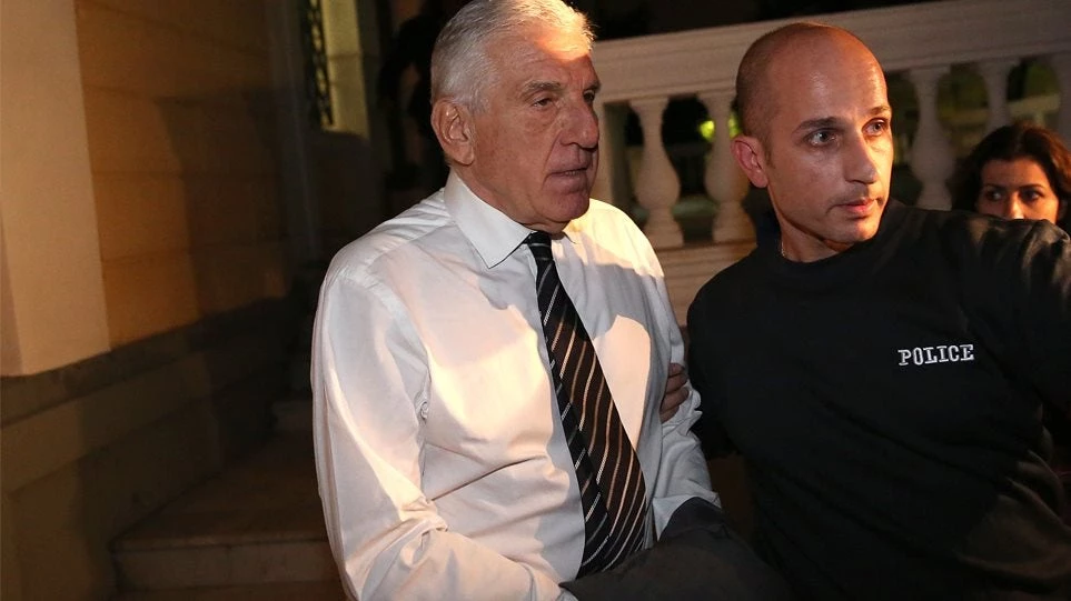 Στις φυλακές Κορυδαλλού ο Παπαντωνίου και η σύζυγός του – Σε κατάσταση σοκ ο πρώην Υπουργός – Οι βίλες και η χλιδάτη ζωή στην Ελβετία